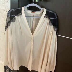 Alice and Olivia Sofia Lace Shoulder Blouse in Nude Size Large